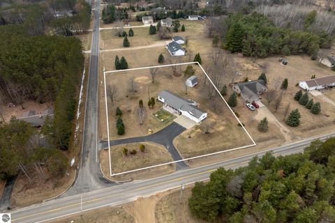 Tiny photo for 28 W Broomfield Road, Mt Pleasant, MI 48858 (MLS # 1943129)