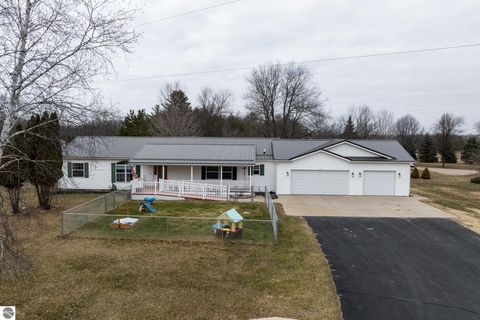 Tiny photo for 28 W Broomfield Road, Mt Pleasant, MI 48858 (MLS # 1943129)