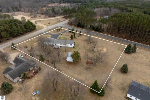 Tiny photo for 28 W Broomfield Road, Mt Pleasant, MI 48858 (MLS # 1943129)