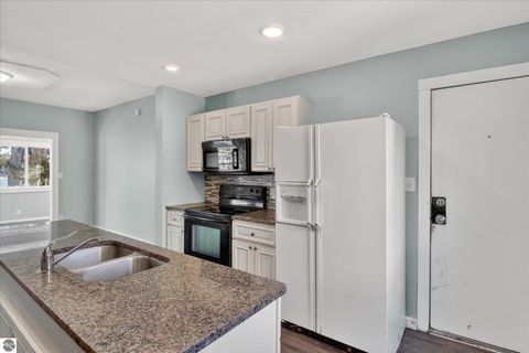 Tiny photo for 812 S University Street, Mt Pleasant, MI 48858 (MLS # 1942031)