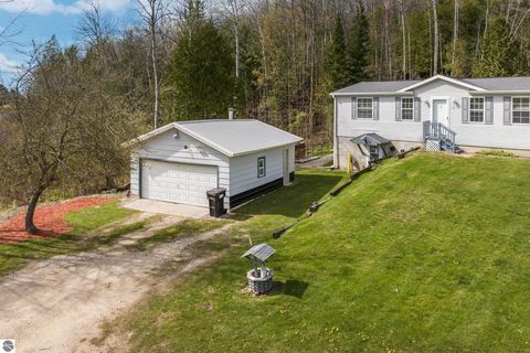 Tiny photo for 25 E River Road, Traverse City, MI 49696 (MLS # 1944982)
