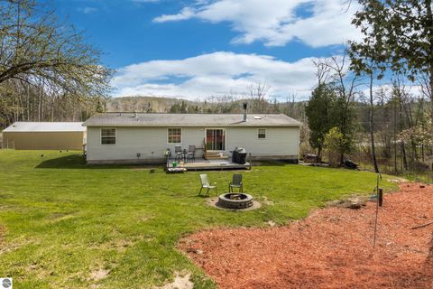 Tiny photo for 25 E River Road, Traverse City, MI 49696 (MLS # 1944982)