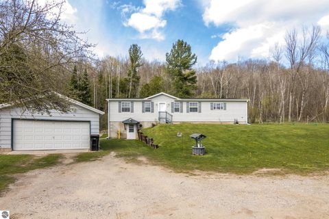 Photo of 25 E River Road, Traverse City, MI 49696 (MLS # 1944982)