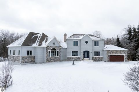 Photo of 3195 S Rolland Road, Remus, MI 49340 (MLS # 1941421)