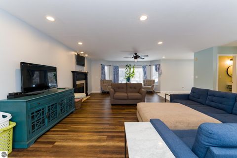 Tiny photo for 3195 S Rolland Road, Remus, MI 49340 (MLS # 1941421)