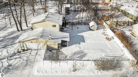 Tiny photo for 1333 Bennett Street, Mt Pleasant, MI 48858 (MLS # 1941892)