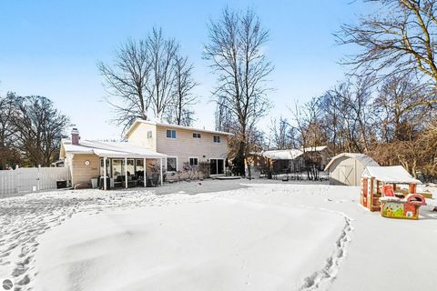 Tiny photo for 1333 Bennett Street, Mt Pleasant, MI 48858 (MLS # 1941892)