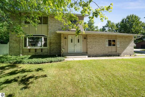 Tiny photo for 1333 Bennett Street, Mt Pleasant, MI 48858 (MLS # 1941892)