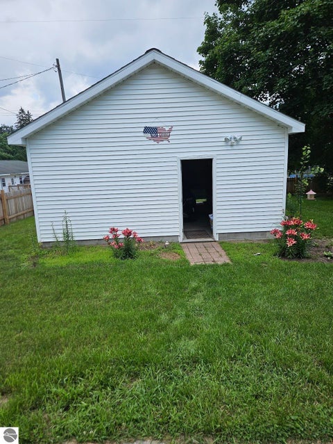 Tiny photo for 717 E Garfield Street, Cadillac, MI 49601 (MLS # 1948752)