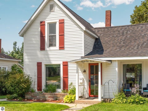 Tiny photo for 717 E Garfield Street, Cadillac, MI 49601 (MLS # 1948752)