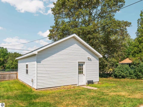 Tiny photo for 717 E Garfield Street, Cadillac, MI 49601 (MLS # 1948752)