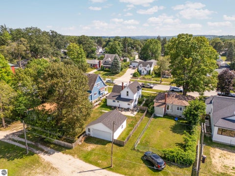 Tiny photo for 717 E Garfield Street, Cadillac, MI 49601 (MLS # 1948752)