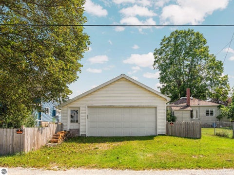 Tiny photo for 717 E Garfield Street, Cadillac, MI 49601 (MLS # 1948752)