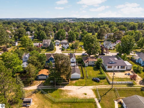 Tiny photo for 717 E Garfield Street, Cadillac, MI 49601 (MLS # 1948752)