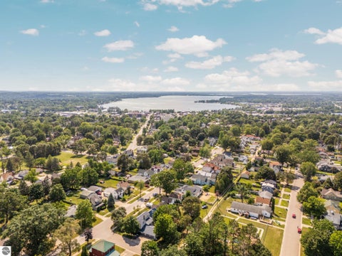 Tiny photo for 717 E Garfield Street, Cadillac, MI 49601 (MLS # 1948752)