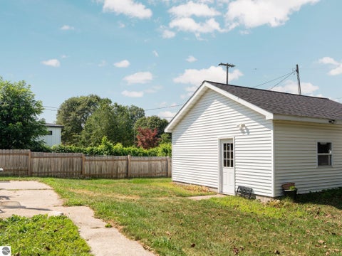 Tiny photo for 717 E Garfield Street, Cadillac, MI 49601 (MLS # 1948752)