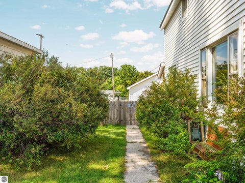 Tiny photo for 717 E Garfield Street, Cadillac, MI 49601 (MLS # 1948752)