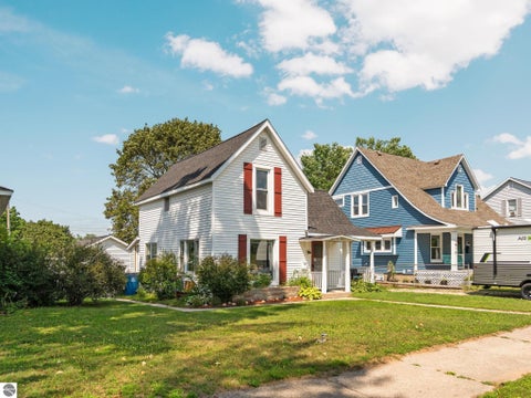 Tiny photo for 717 E Garfield Street, Cadillac, MI 49601 (MLS # 1948752)