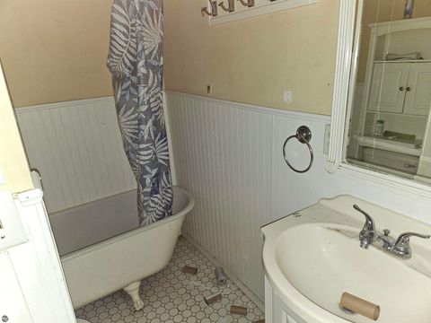 Tiny photo for 416 S Lansing Street, Mt Pleasant, MI 48858 (MLS # 1942836)