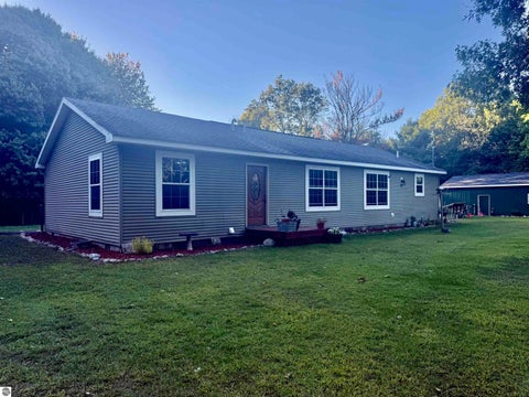 Photo of 587 N Lewis RD, Shepherd, MI 48883 (MLS # 1950944)