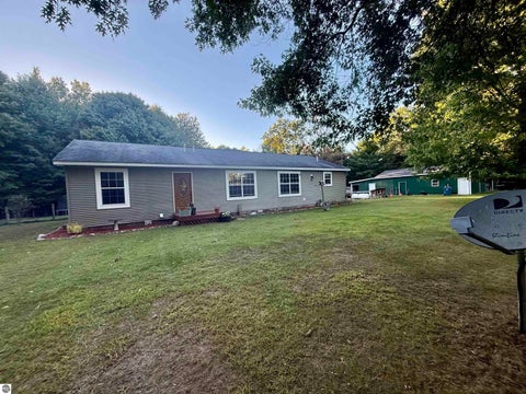 Tiny photo for 587 N Lewis RD, Shepherd, MI 48883 (MLS # 1950944)