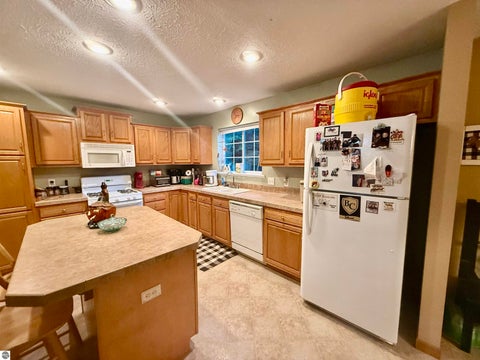 Tiny photo for 587 N Lewis RD, Shepherd, MI 48883 (MLS # 1950944)