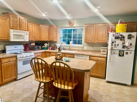 Tiny photo for 587 N Lewis RD, Shepherd, MI 48883 (MLS # 1950944)