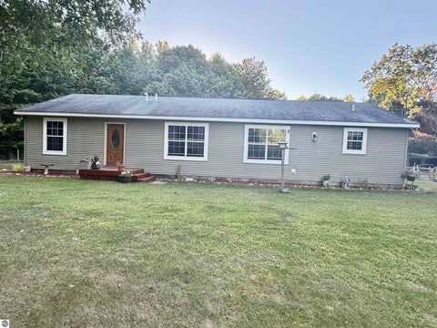 Tiny photo for 587 N Lewis RD, Shepherd, MI 48883 (MLS # 1950944)