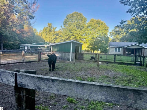 Tiny photo for 587 N Lewis RD, Shepherd, MI 48883 (MLS # 1950944)