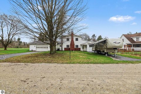 Photo of 214 Sherman Street, Mesick, MI 49668 (MLS # 1943912)