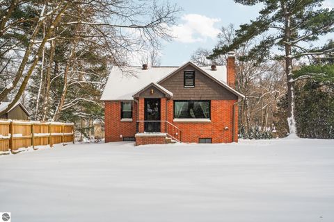 Photo of 356 Huron St, Traverse City, MI 49686 (MLS # 1941825)