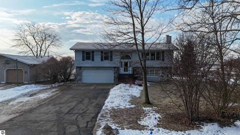 Photo of 2332 O'Connor Drive, Mt Pleasant, MI 48858 (MLS # 1942393)