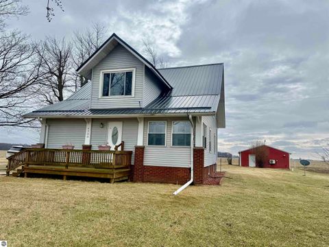 Photo of 4790 E Tyler Road, Breckenridge, MI 48615 (MLS # 1943147)