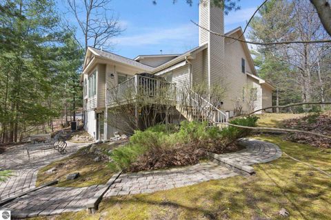 Photo of 2174 Cuyahoga Court, Traverse City, MI 49686 (MLS # 1942325)