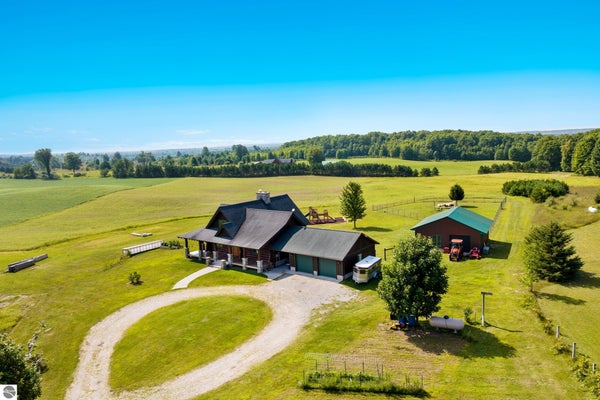 4311 CAROLANE, KINGSLEY, MI 49649 - Image 2676b2d3555e13c874dde775cccc80f0/2624273667