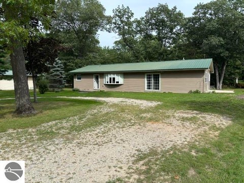 Tiny photo for 21 W Oak Street, Au Gres, MI 48703 (MLS # 1950353)