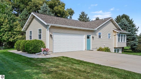 Tiny photo for 1010 Tee Drive, Lake Isabella, MI 48893 (MLS # 1950544)