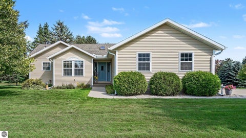 Photo of 1010 Tee Drive, Lake Isabella, MI 48893 (MLS # 1950544)