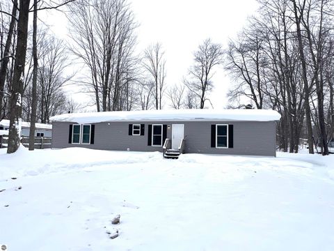 Photo of 3437 US-131 N, Kalkaska, MI 49646 (MLS # 1942094)