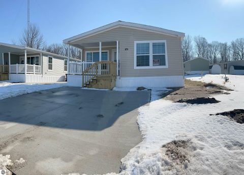 Photo of 1211 Wellington Drive, Mt Pleasant, MI 48858 (MLS # 1942438)