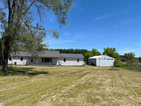 Tiny photo for 2600 W Schmeid Road, Six Lakes, MI 48886 (MLS # 1946078)