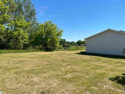 Tiny photo for 2600 W Schmeid Road, Six Lakes, MI 48886 (MLS # 1946078)