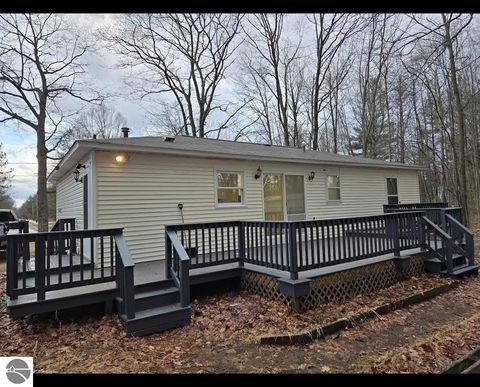 Photo of 4805 Chippewa Road, Oscoda, MI 48750 (MLS # 1942987)