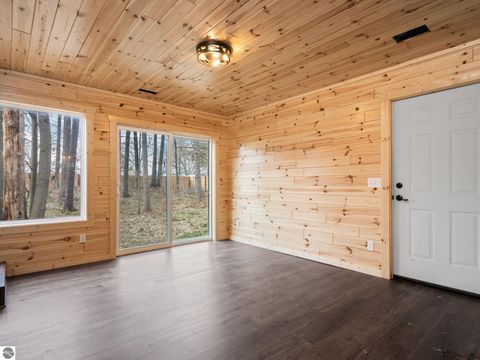 Tiny photo for 602 S King Street, Lake City, MI 49651 (MLS # 1944272)