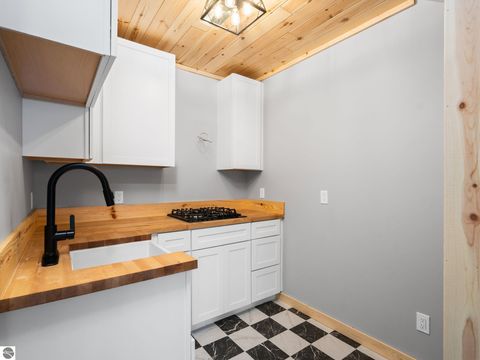 Tiny photo for 602 S King Street, Lake City, MI 49651 (MLS # 1944272)