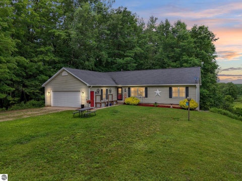 Photo of 17924 River Bluffs Drive, Hersey, MI 49639 (MLS # 1946894)