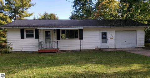Photo of 318 N Stewart Avenue, Fremont, MI 49412 (MLS # 1944150)