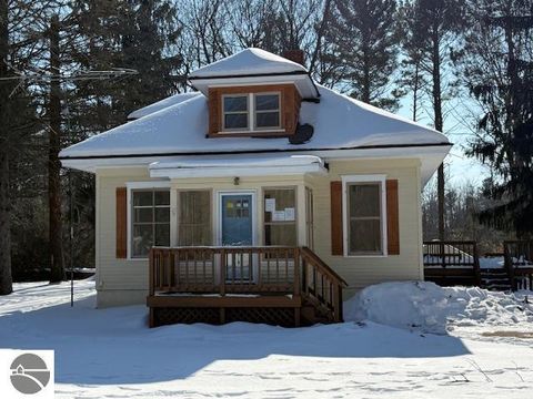 Photo of 6707 W Decker Road, Ludington, MI 49431 (MLS # 1942776)