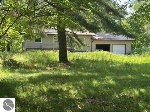 Photo of 7816 W Vernon Road, Lake, MI 48632 (MLS # 1946647)