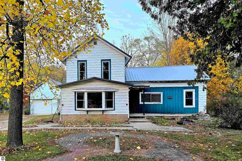 Photo of 602 Olive Street, St Louis, MI 48880 (MLS # 1942765)